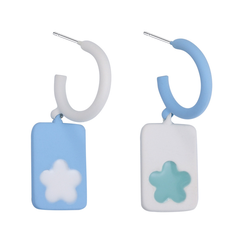 أقراط زهرية