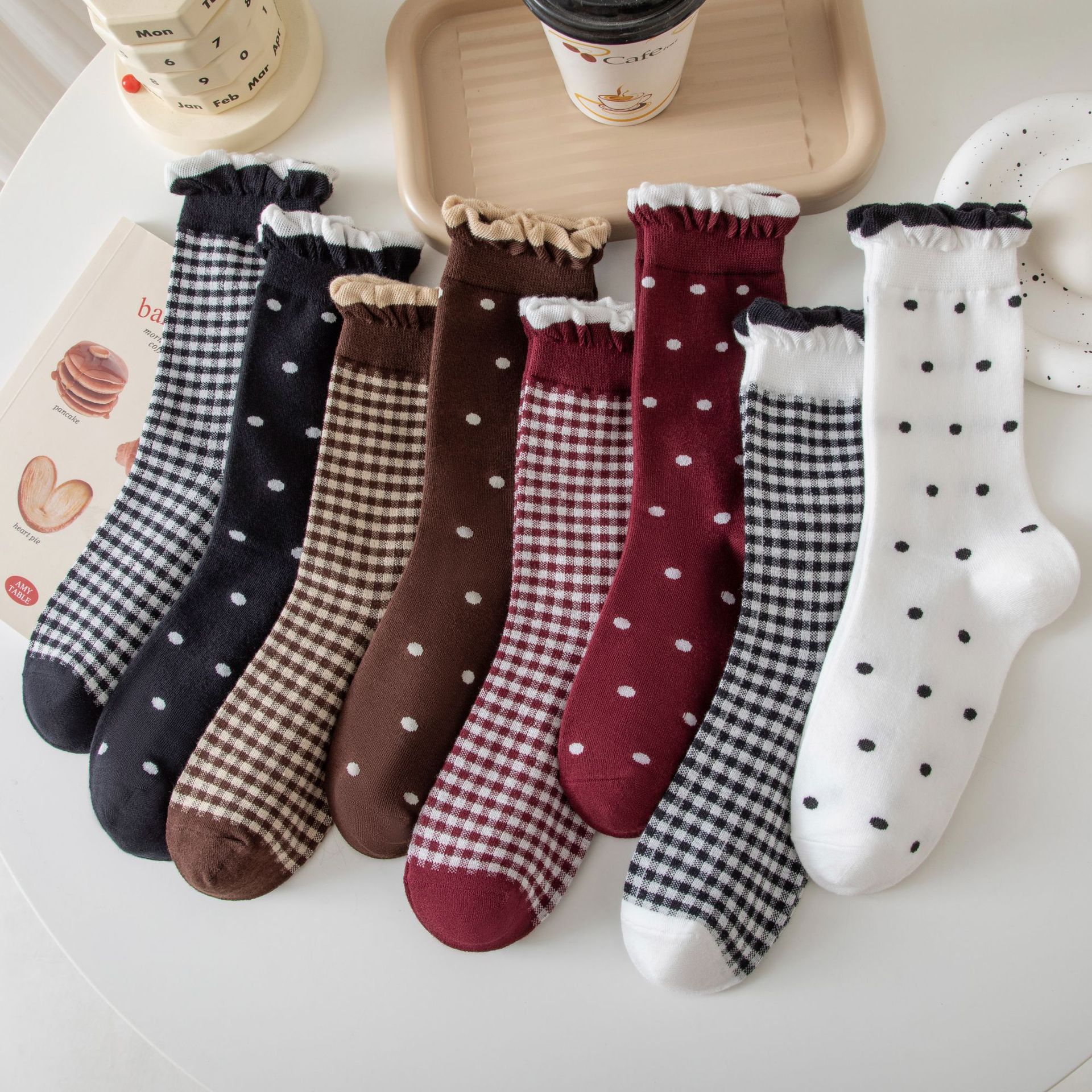 Meias Femininas de Xadrez e Bolinhas