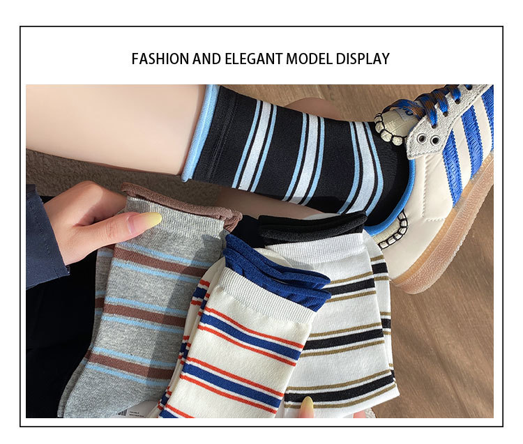 Meias Cano Médio Listradas com Enrugue