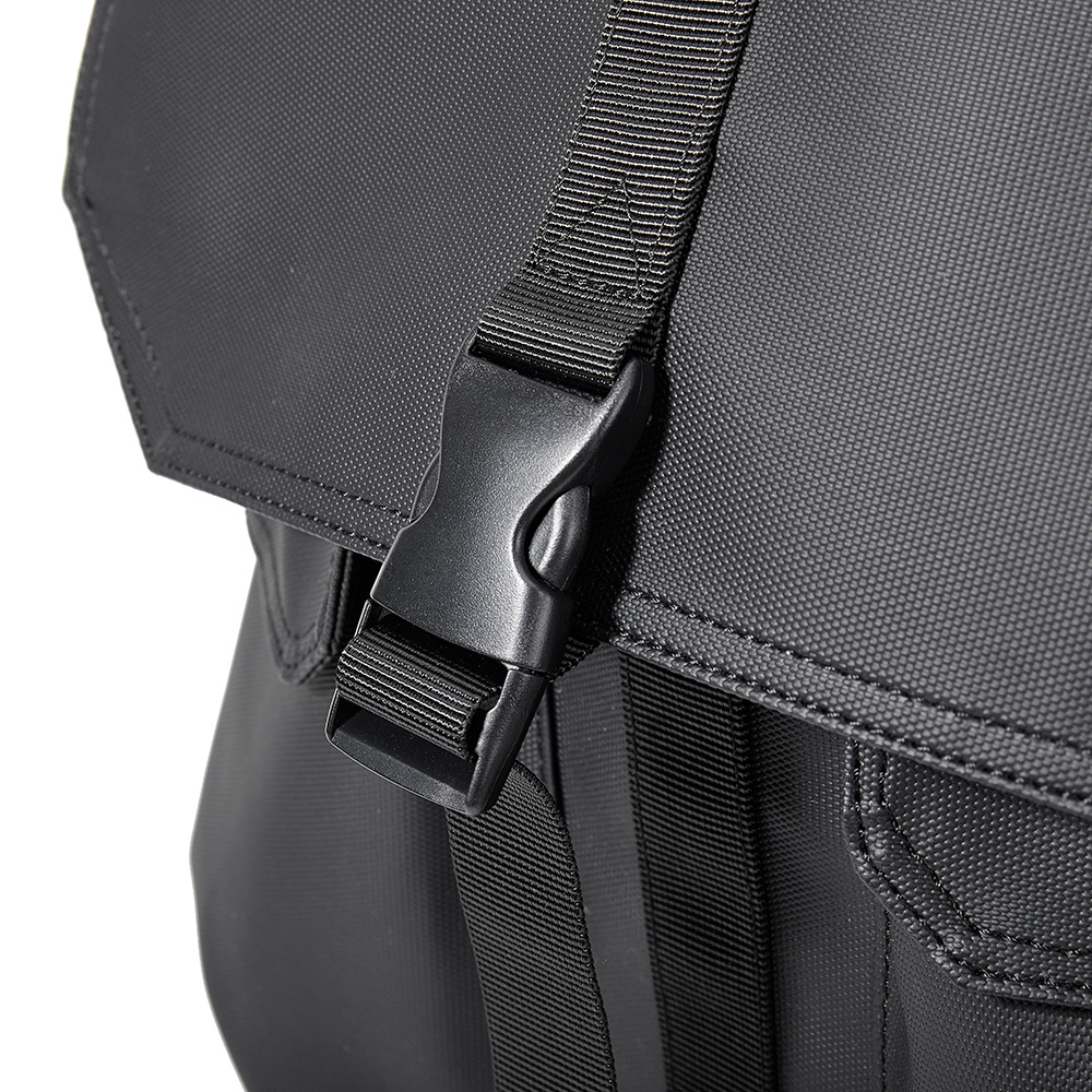 남성 미니멀리스트 노트북 백팩