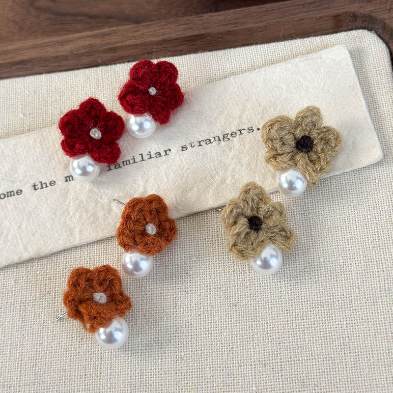 꽃과 펄 니트 귀걸이