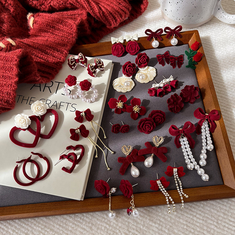 Burgu Flok Çiçekli Küpeler