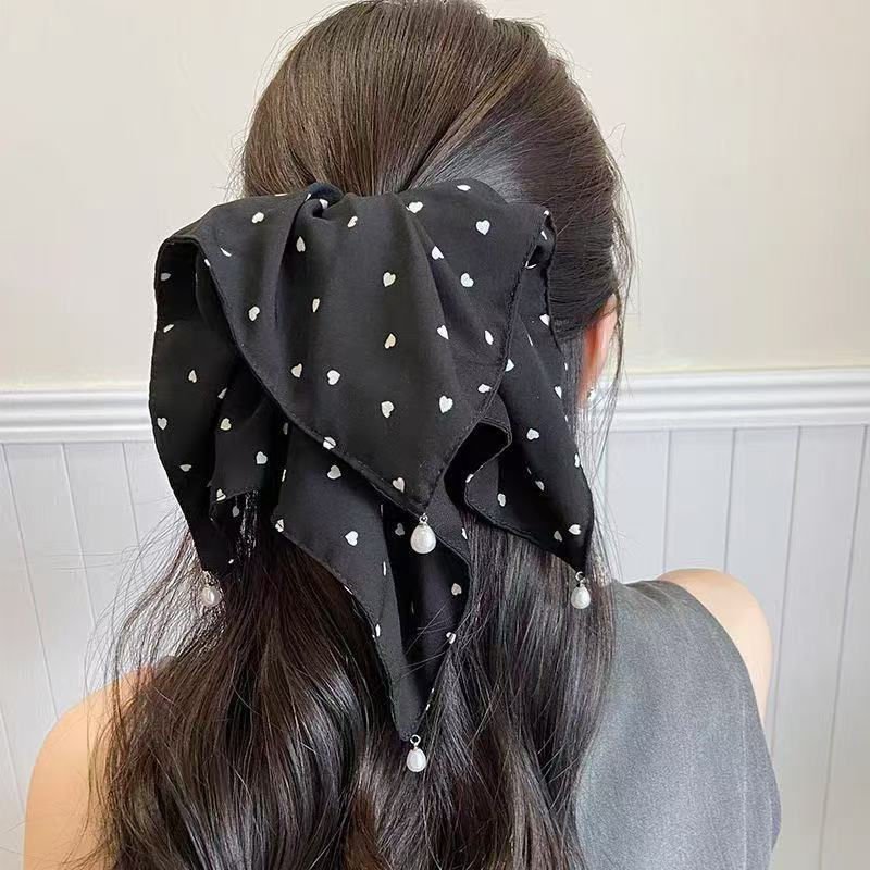 กิ๊บติดผมลายหัวใจและพวงหรีด