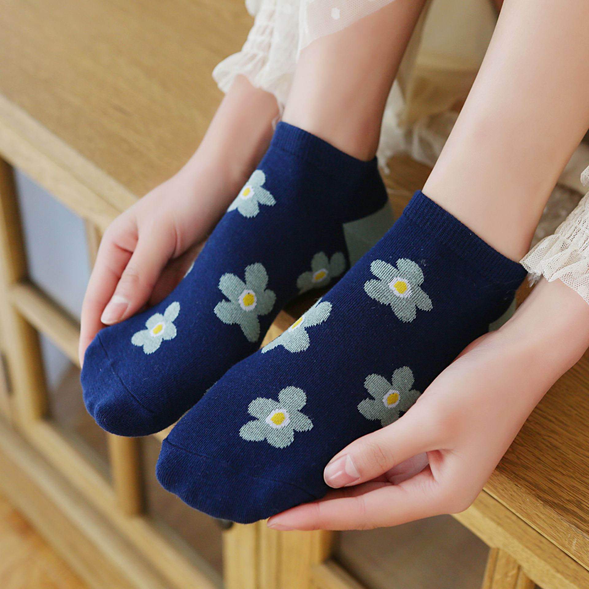 Floral No-Show Socks