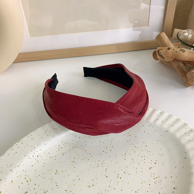 Diadema Cruz Ancha de Cuero PU