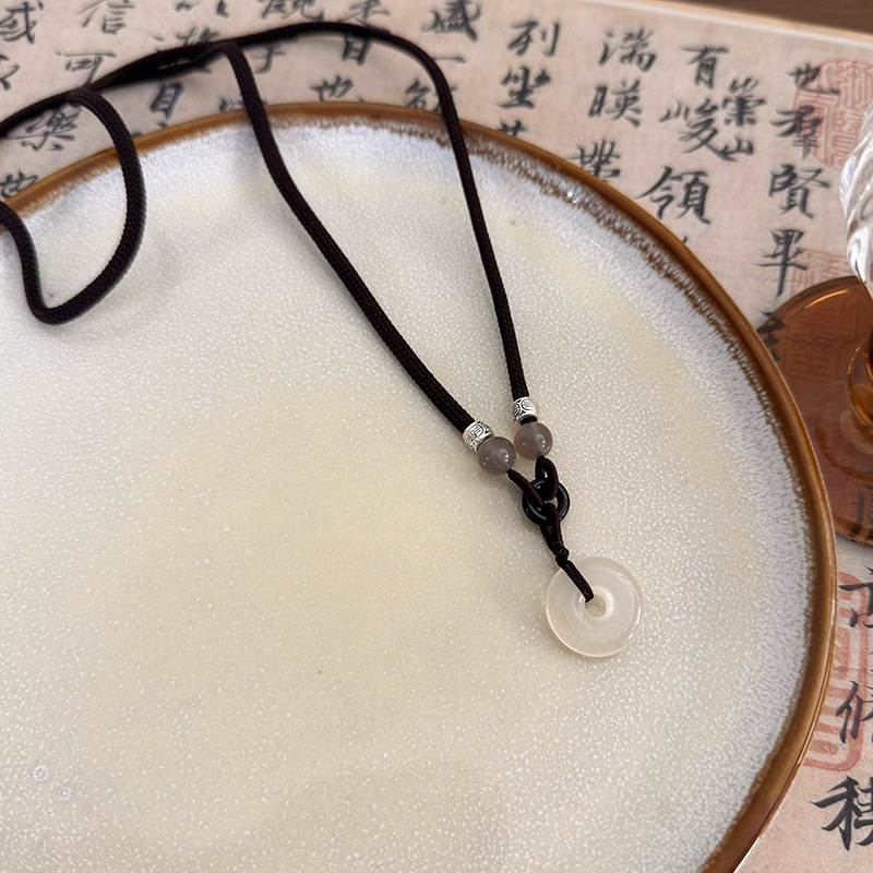 Намисто з бісерним метеликом