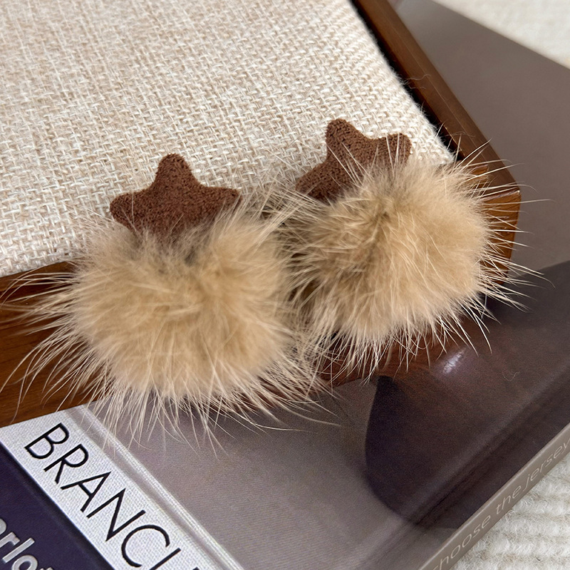 브라운 폼폼 귀걸이