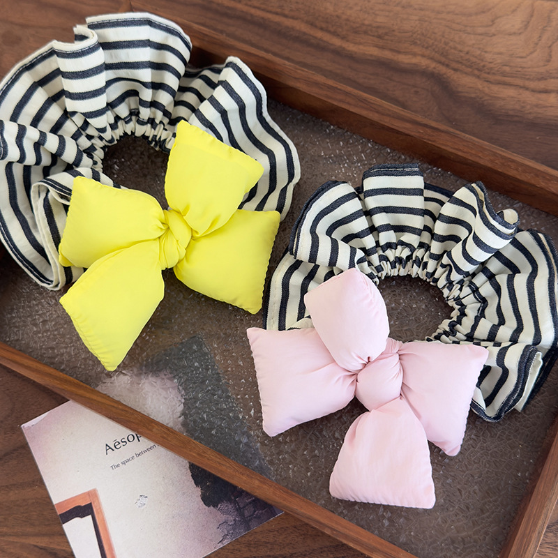 リボンストライプスクランチーヘアタイ