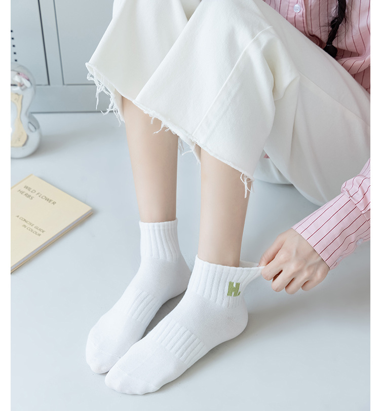 Șosete cu litera H brodată