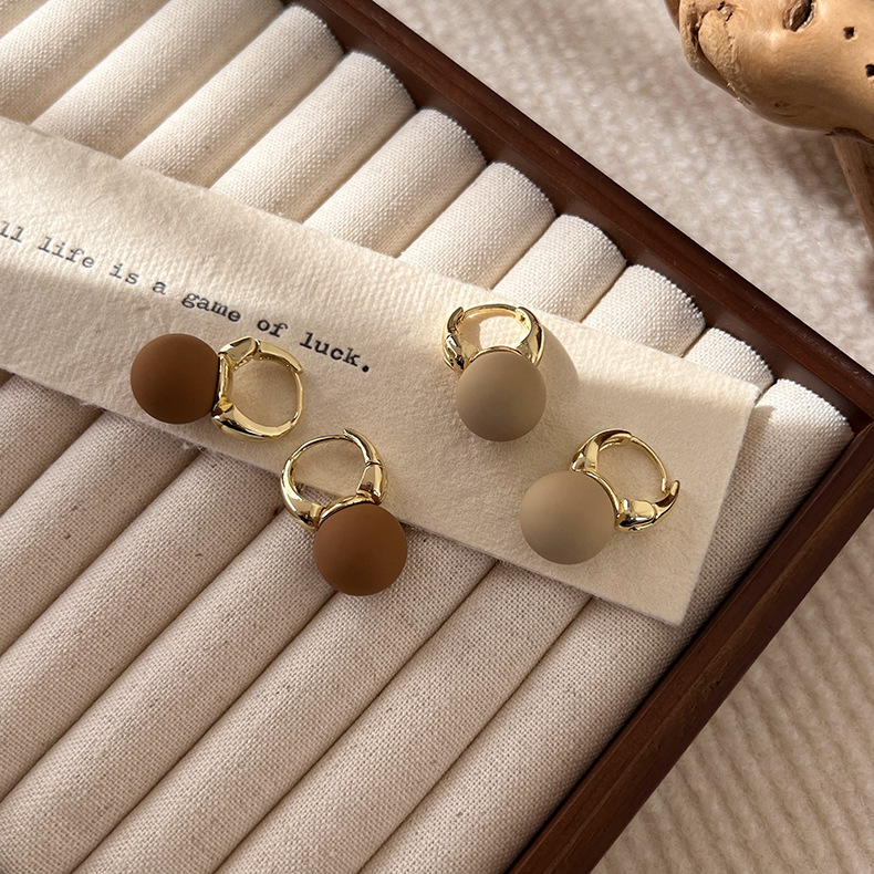 Bông tai vòng bóng mờ