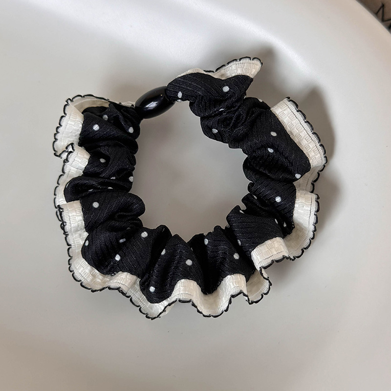 ربطات الشعر المخملية ذات الدانتيل والنقاط