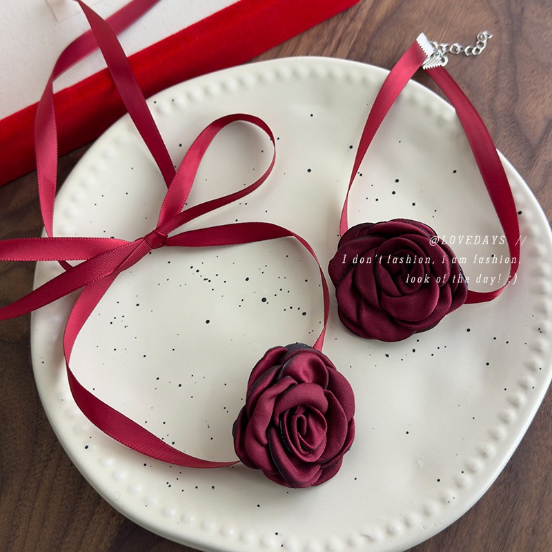 Gargantilha com Flor