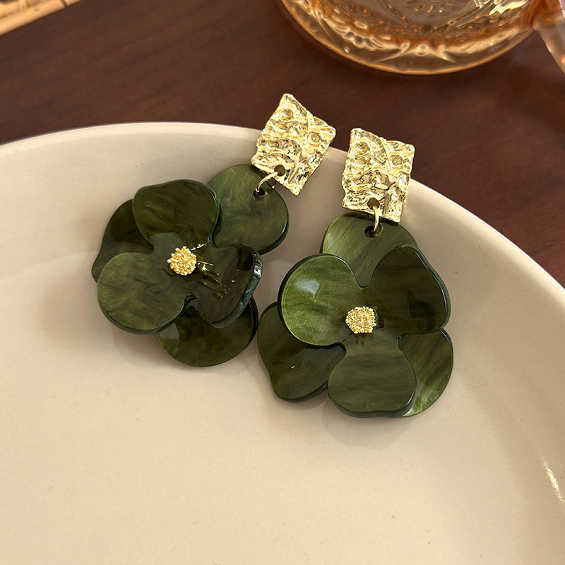 أقراط مزهرة كلاسيكية