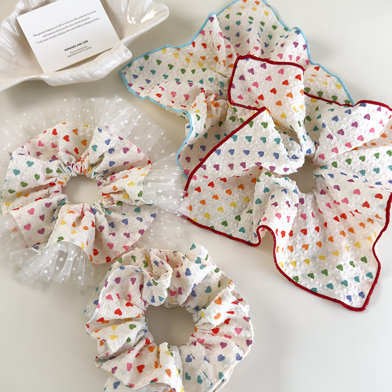 Dopaminowe Kolorowe Scrunchies i Gumki do Włosów z Serduszkami w Bańkach