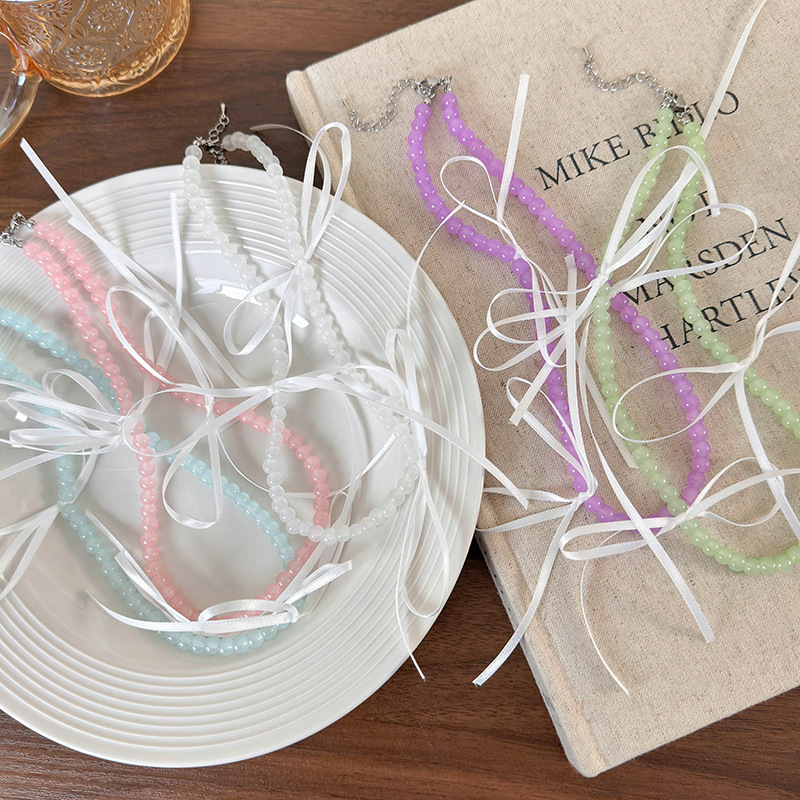 Pastelový Skleněný Korálkový Náhrdelník s Mašlí