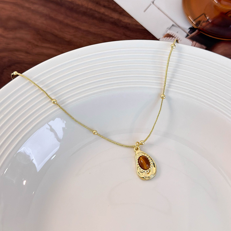 قلادة عين النمر