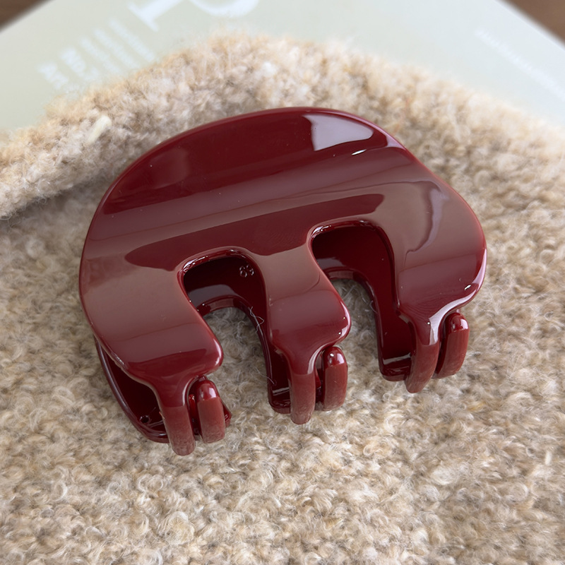 Agrafă de păr în formă de M