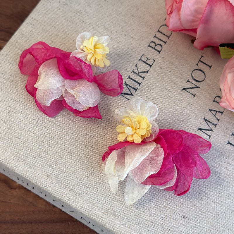 أقراط زهور تول وردية