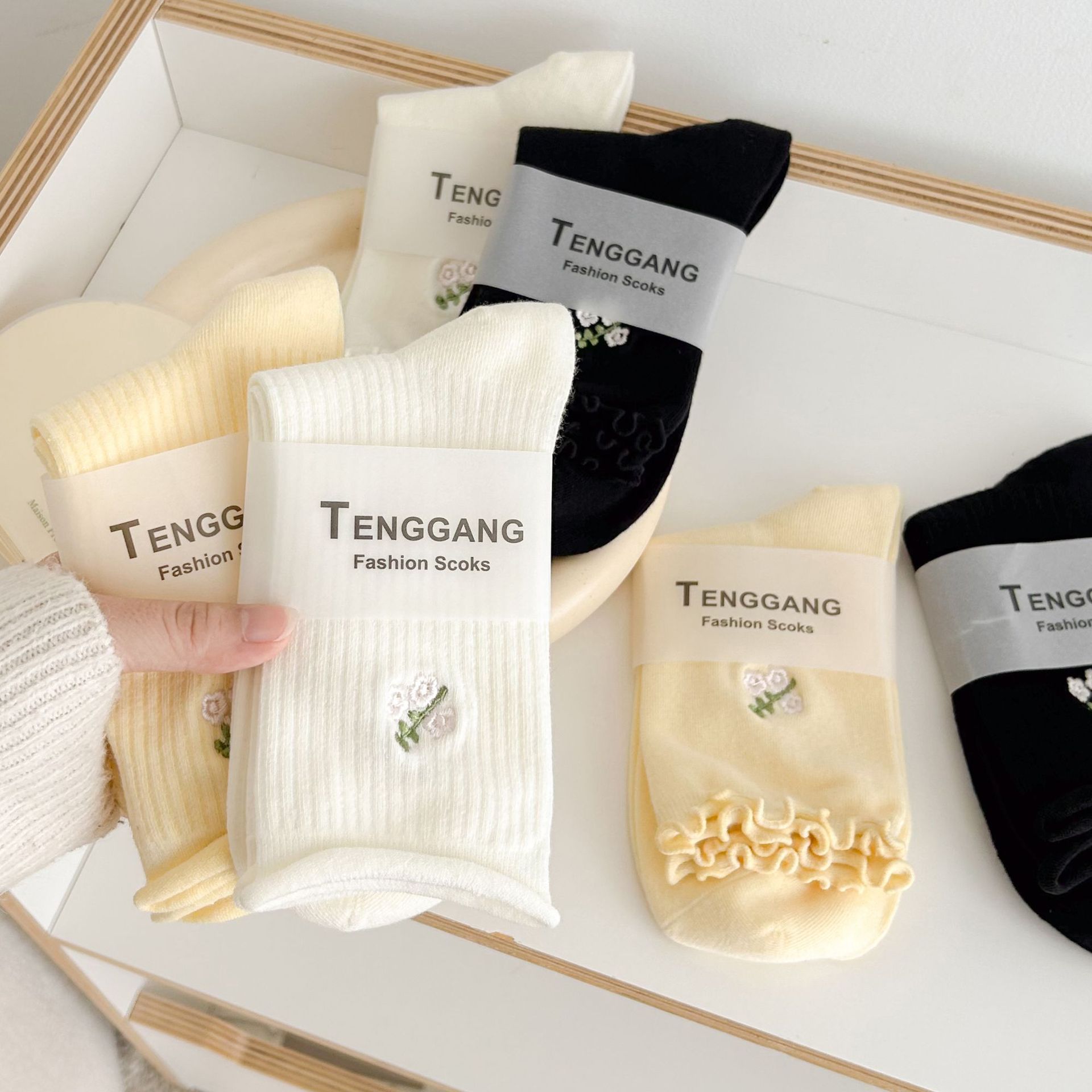 Meias Femininas Bordadas Florais