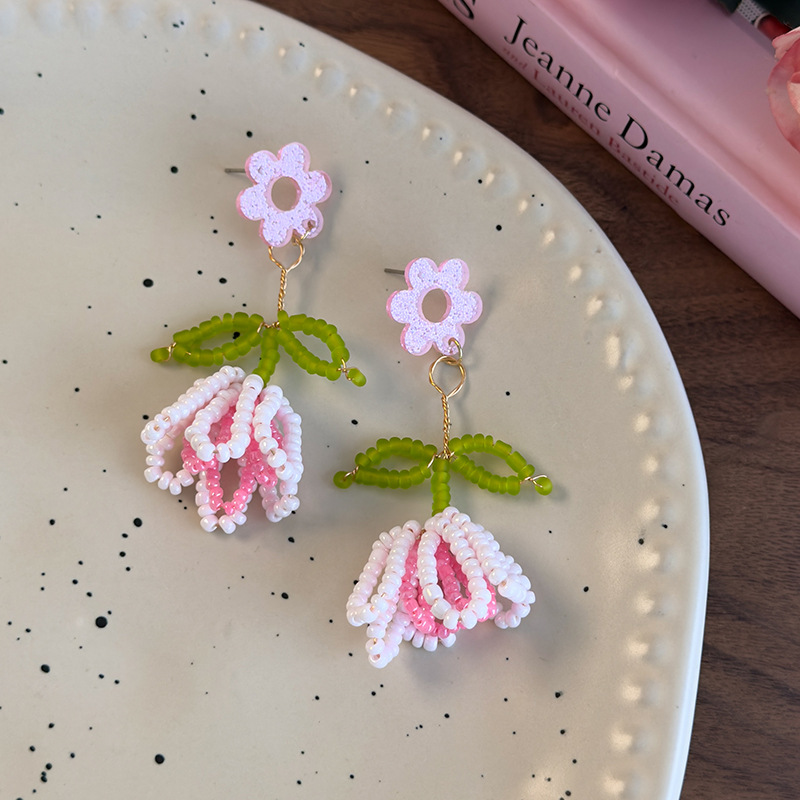 أقراط زهرة التوليب