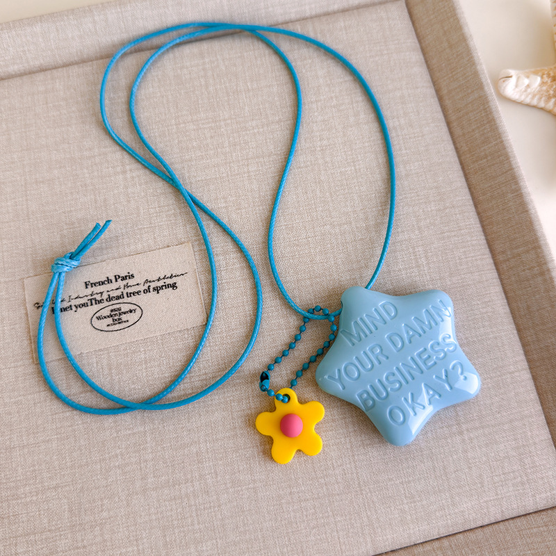 Блакитне намисто з мушлями та намистинами