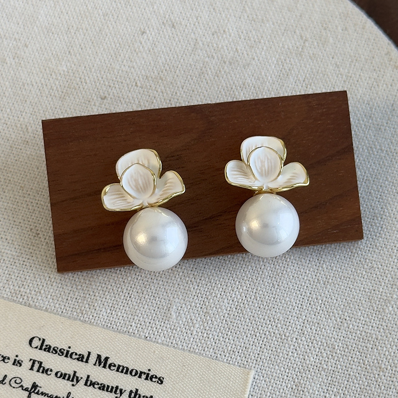 Flower Pearl Earrings