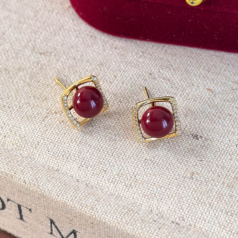 레드 빈 펄 이어스터드 스퀘어 지르코니아