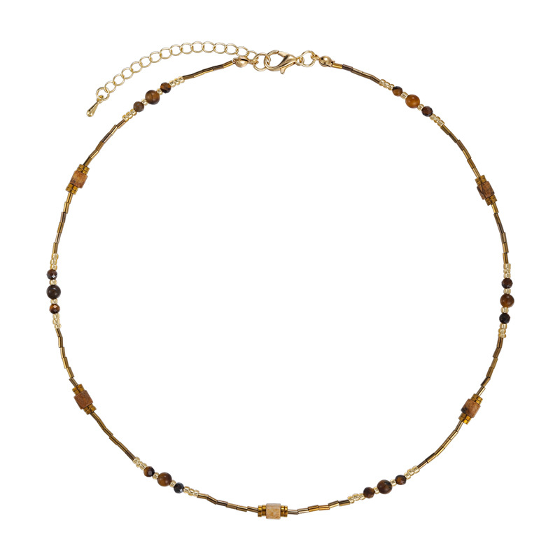 قلادة خرز من الحجر الطبيعي