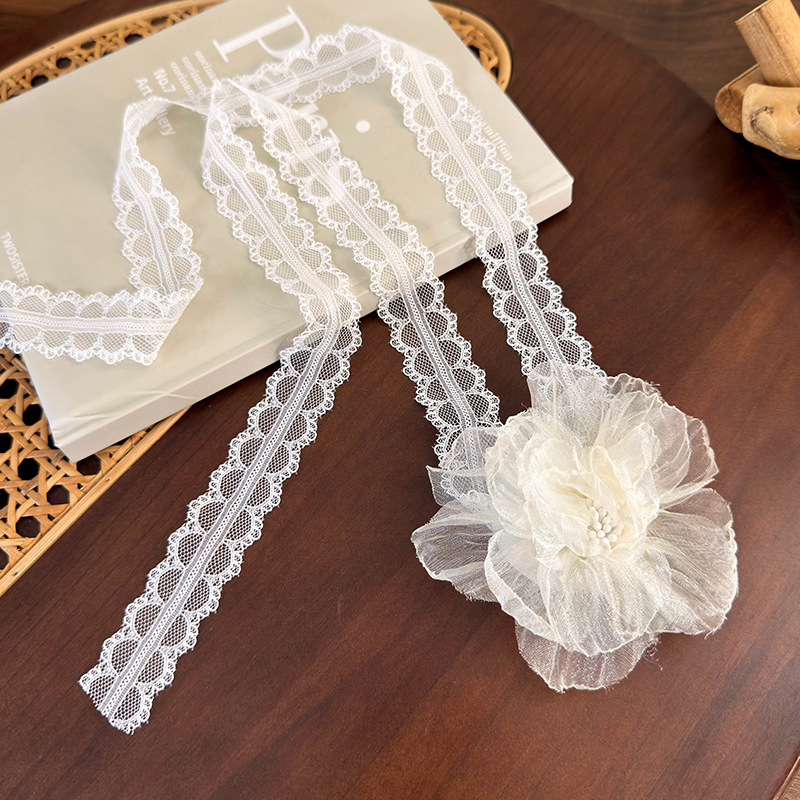 Кораловий Намисто з Квітковою Мереживною Стрічкою