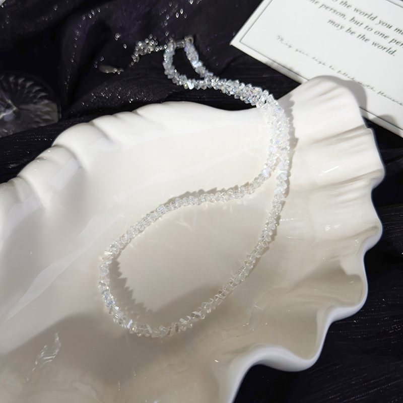 Colar de Cristal Triangular Geométrico