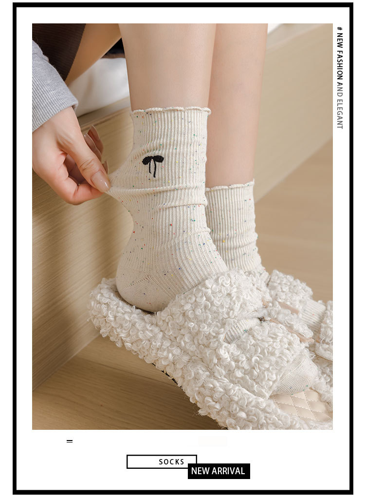 Meias Mid-Calf com Laço Bordado