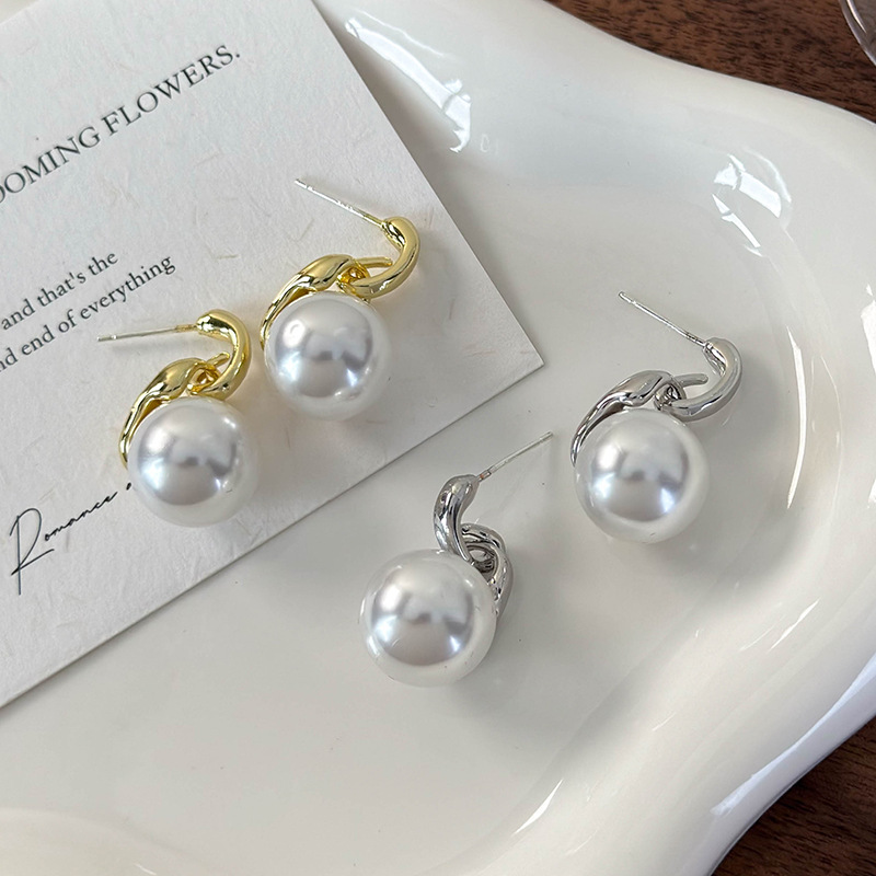 Brincos de Pérola com Dupla Fivela