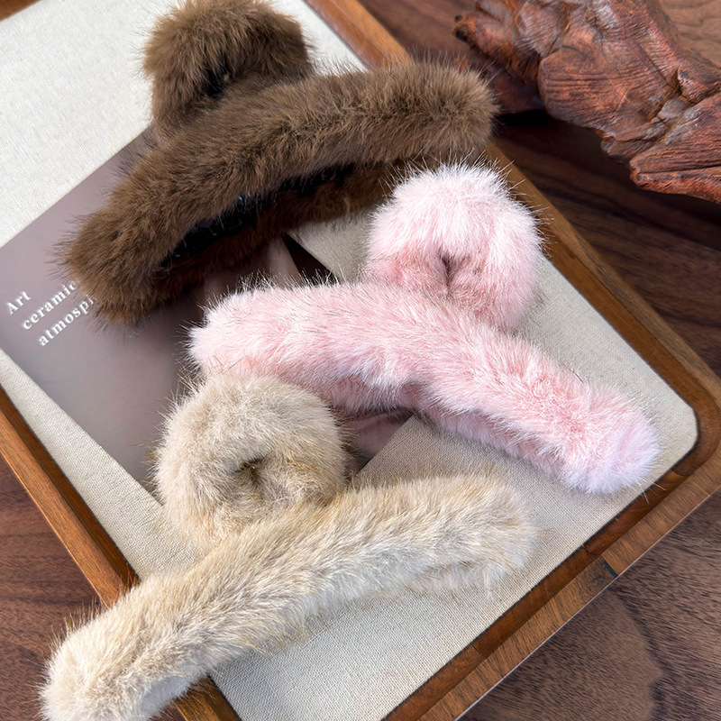 Pluszowy Spinacz do Włosów w Odcieniach Karmelu