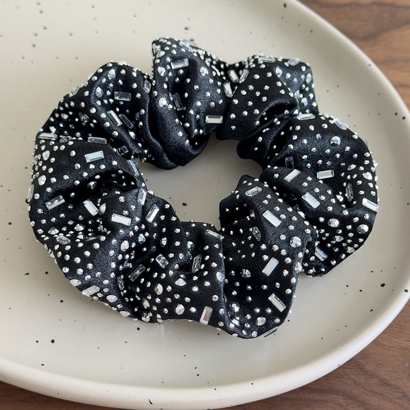 Scrunchies și Bande de Păr cu Strass