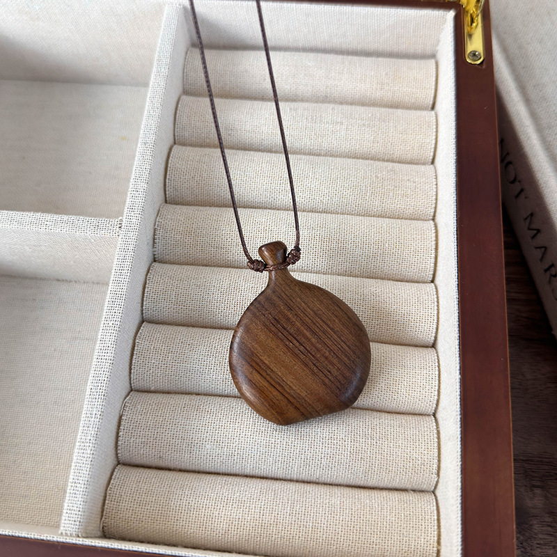 Вінтажний Намисто з Дерев'яним Кулоном Пляшки