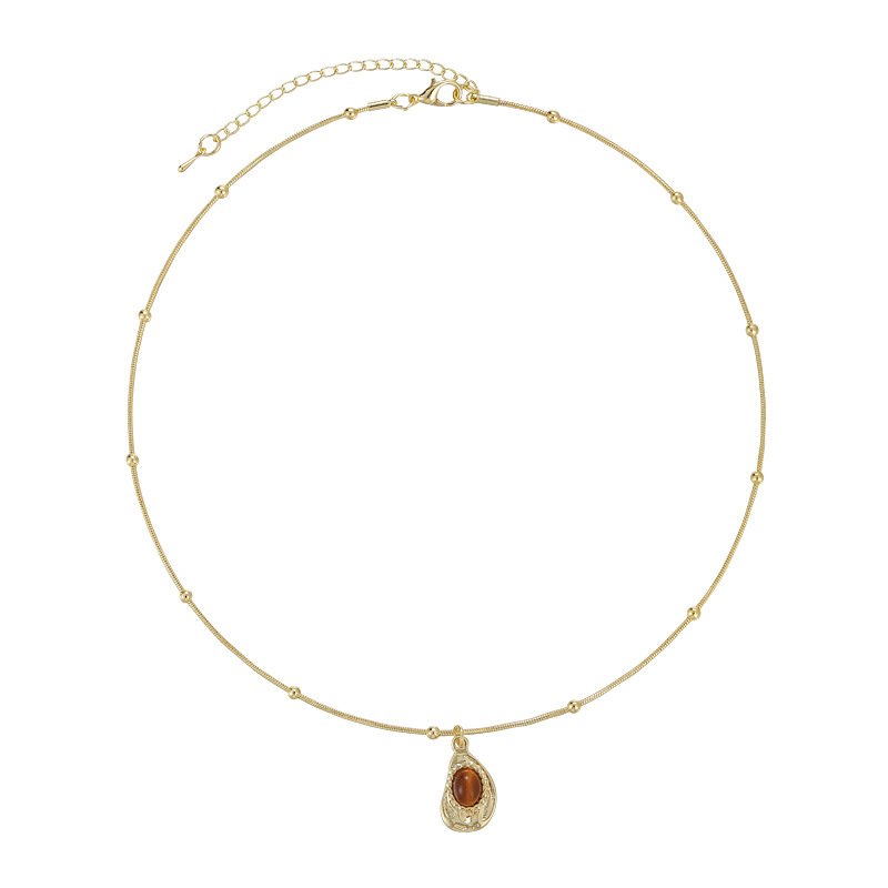 قلادة بقلادة هندسية من عين النمر