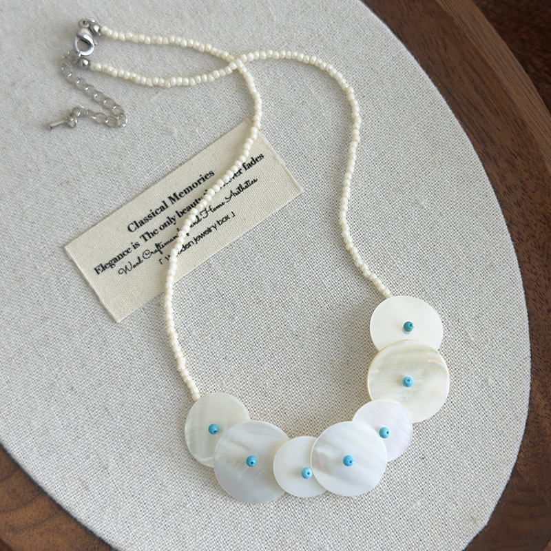 Намисто з круглими ракушками та дисковою підвіскою