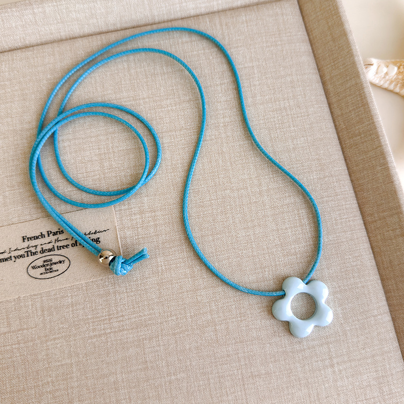 Блакитне намисто з мушлями та намистинами