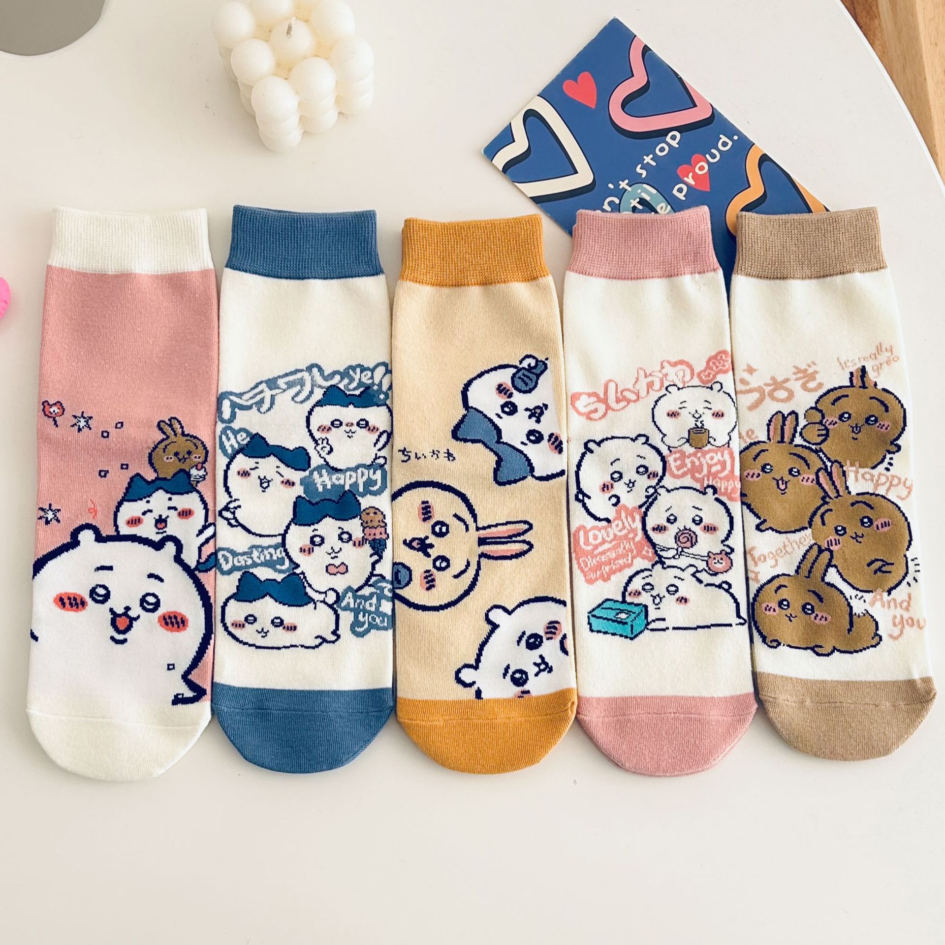 Meias Femininas com Estampa Xadrez e Ursos de Desenho Animado