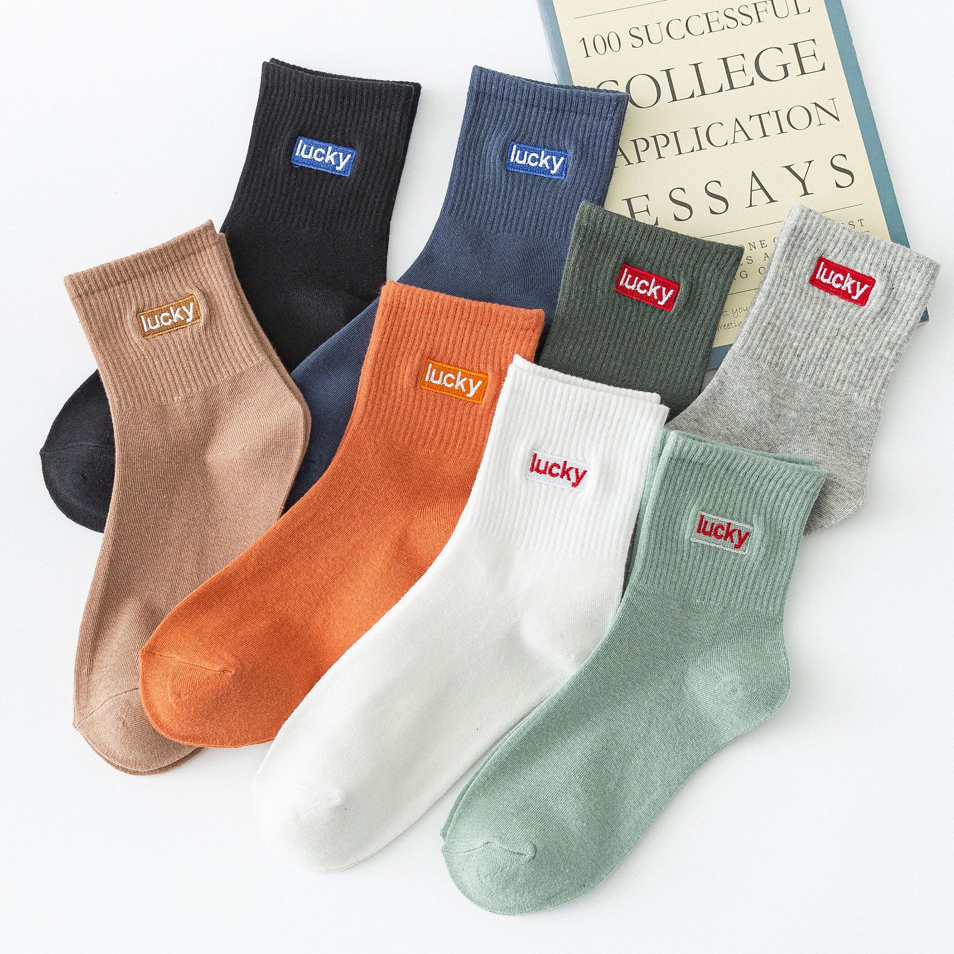 Meias Mid-Calf Bordadas com Letras