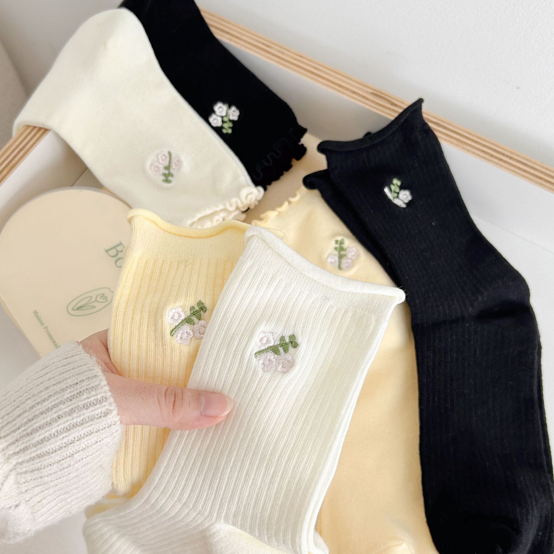 Meias Femininas Bordadas Florais