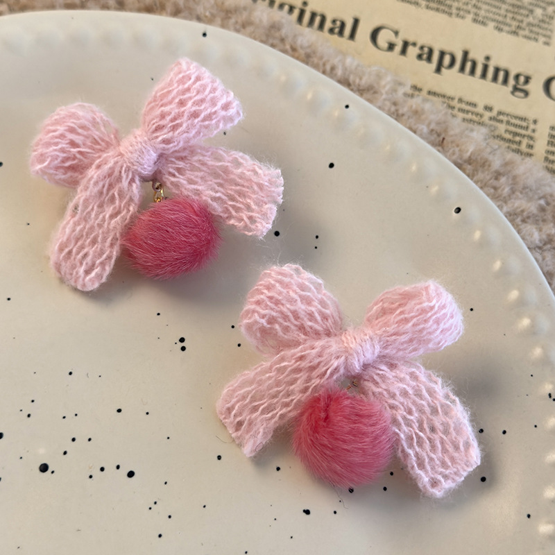 Χειμωνιάτικα πλεκτά σκουλαρίκια με φιόγκο και πομπόν