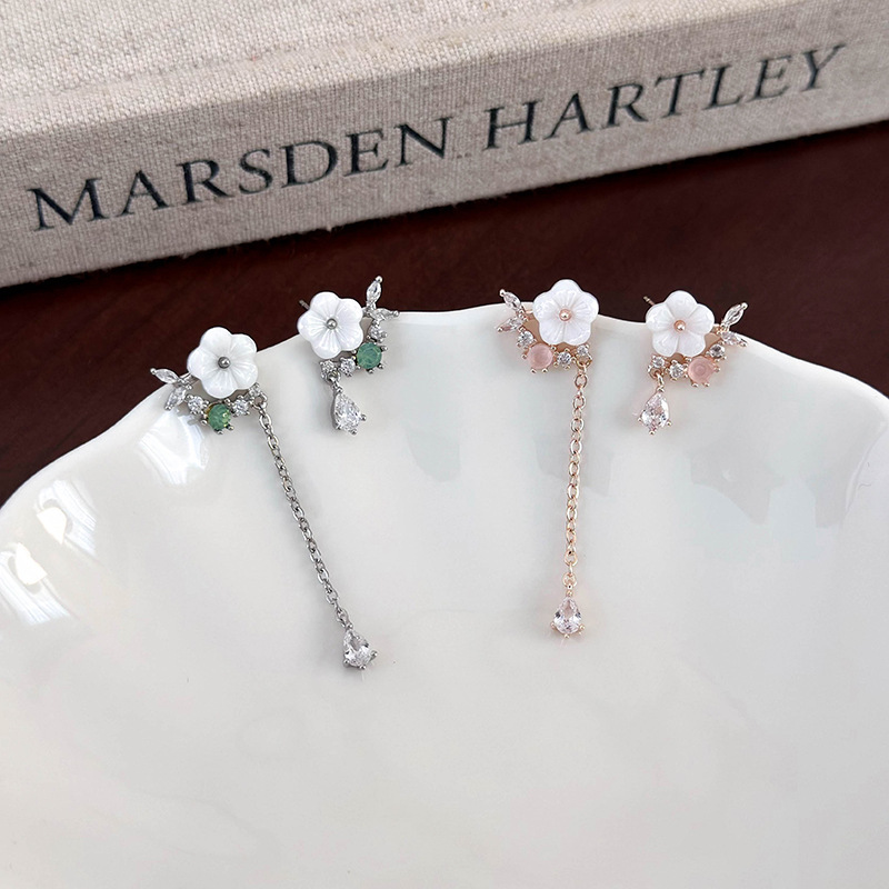 비대칭 쉘과 플로럴 이어링