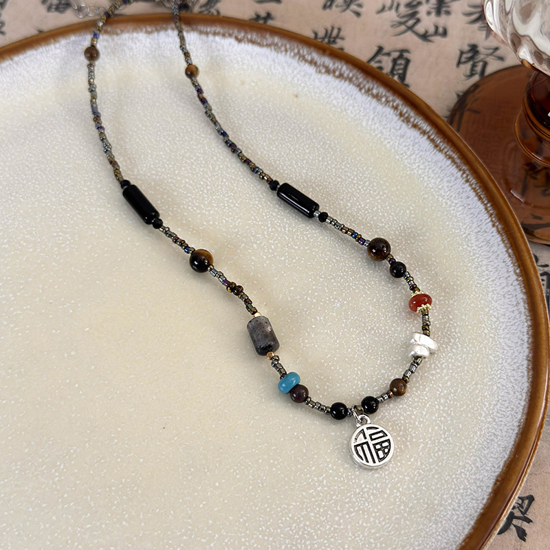 Намисто з бісерним метеликом