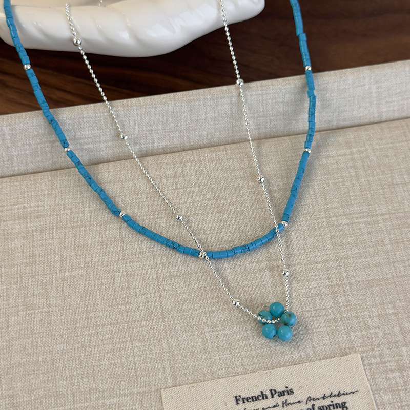 Багатошарове намисто з бісерними квітами та блакитним каменем