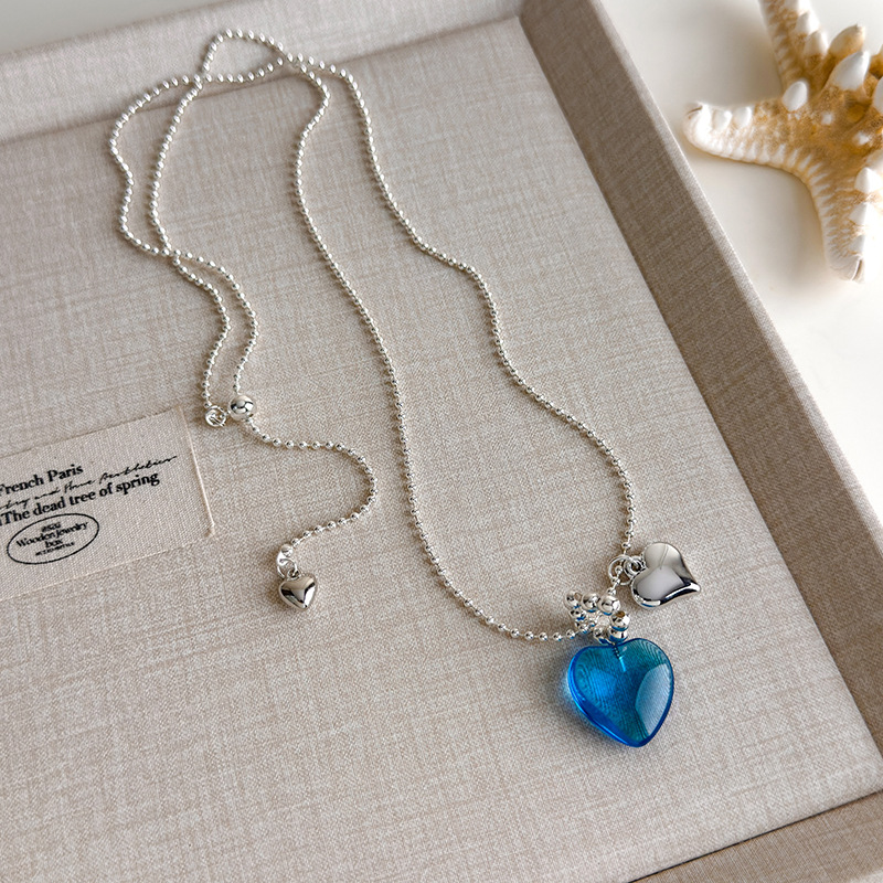 Блакитне намисто з мушлями та намистинами