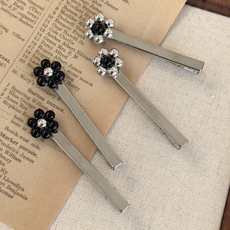 Kore Tarzı Boncuklu Çiçek Pandalı Kolye ve Saç Tokası Seti