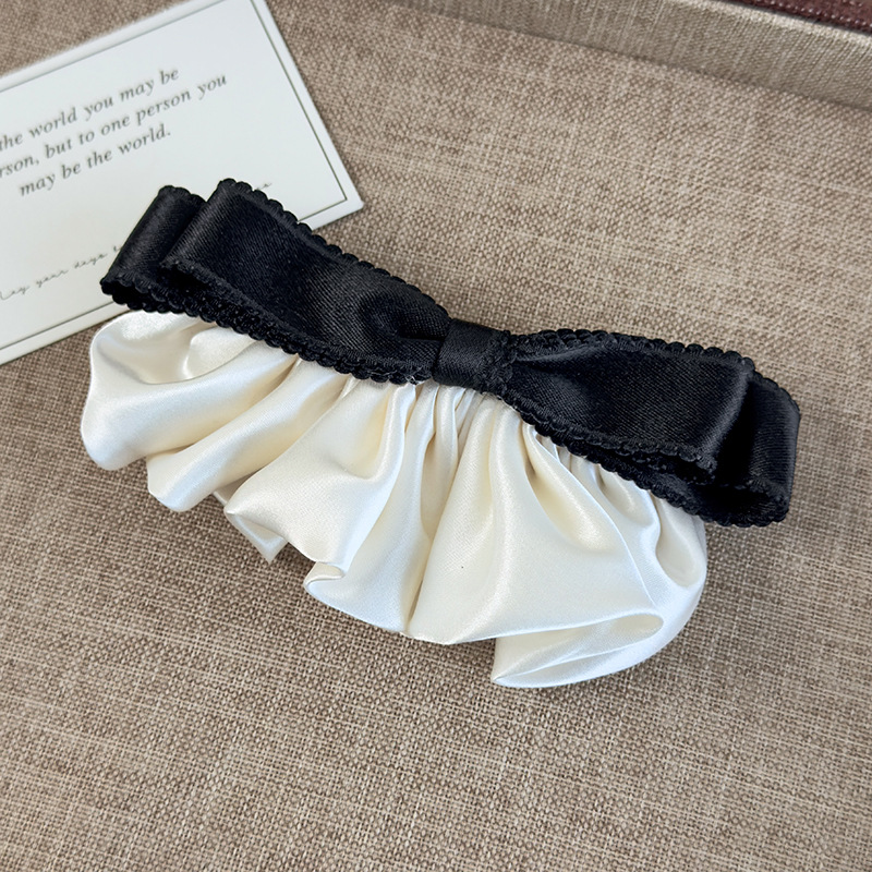 Agrafă de Păr Vintage din Satin cu Volane