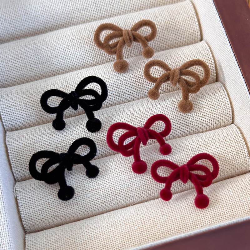 Kolczyki Vintage z Aksamitną Kokardką