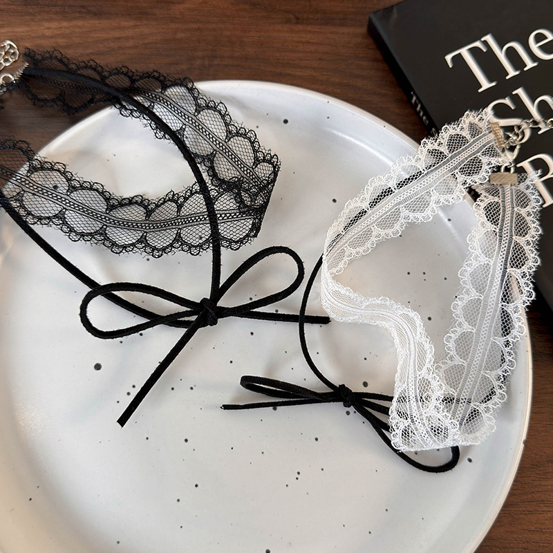 Чорний мереживний чокер з бантом